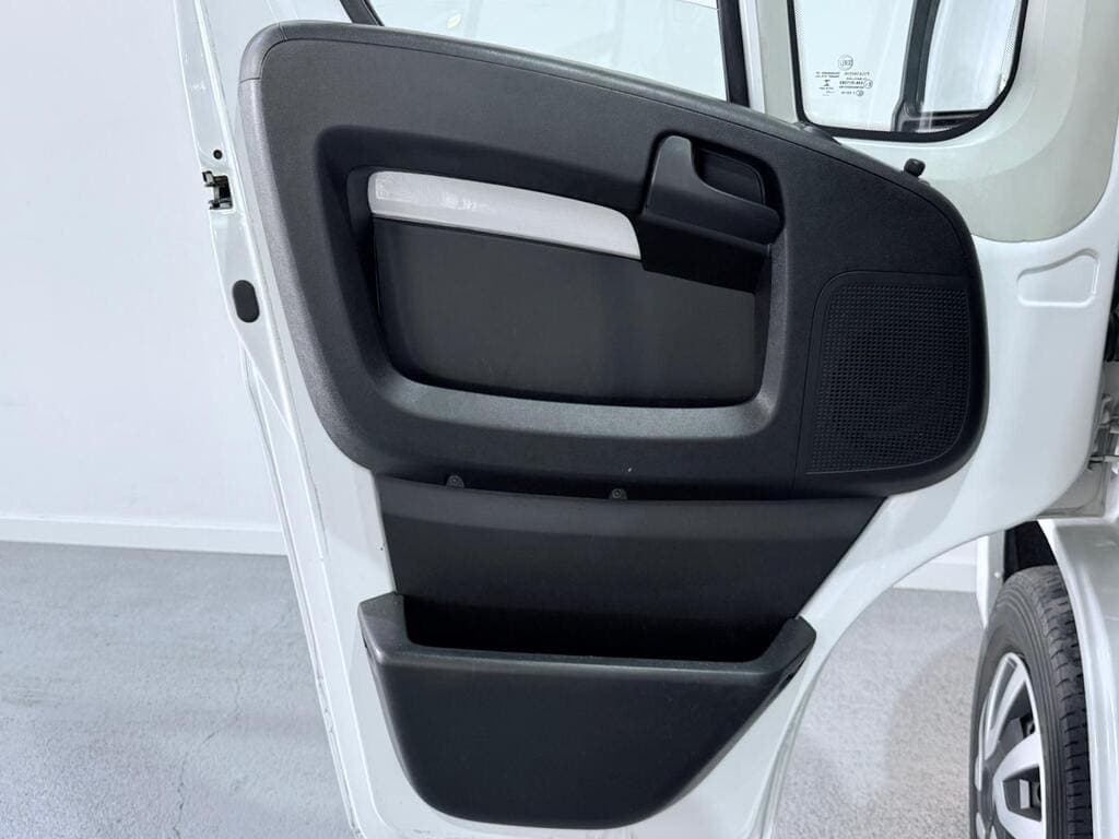 citroen-jumper-timanfaya-l3h2-20-bluehdi-140-3-plazas-014.jpg