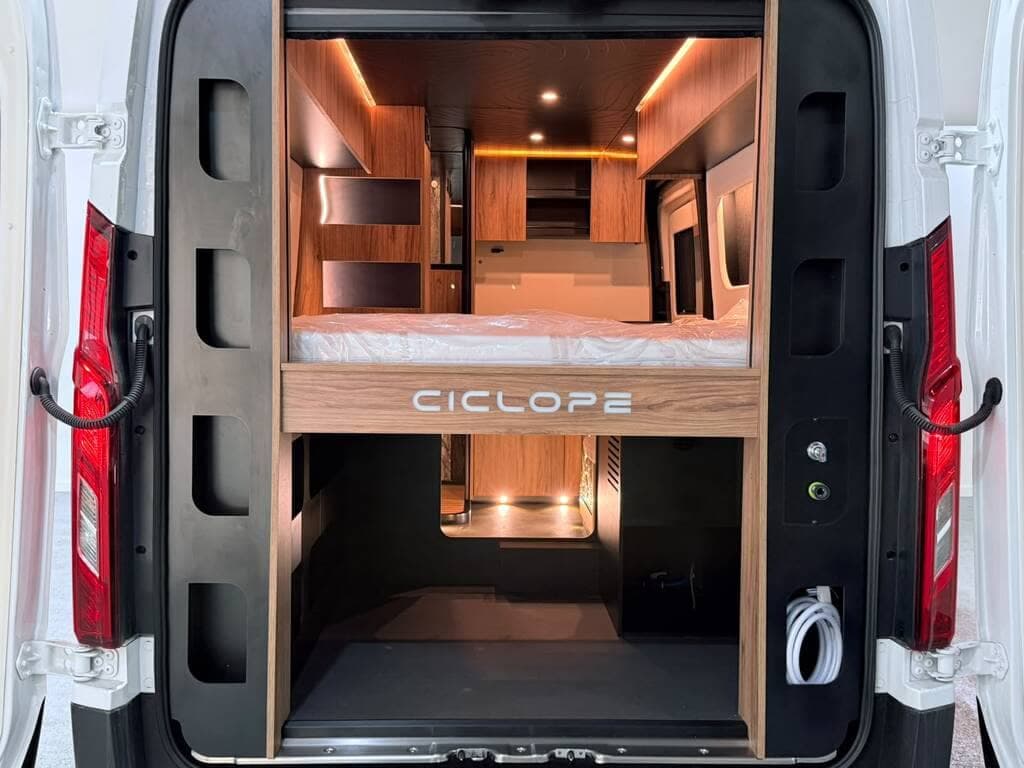 ciclope-camper-mencia-230-20d-150-3-plazas-024.jpg