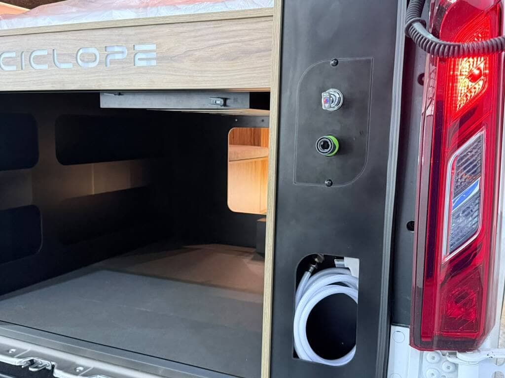 ciclope-camper-mencia-230-20d-150-3-plazas-032.jpg